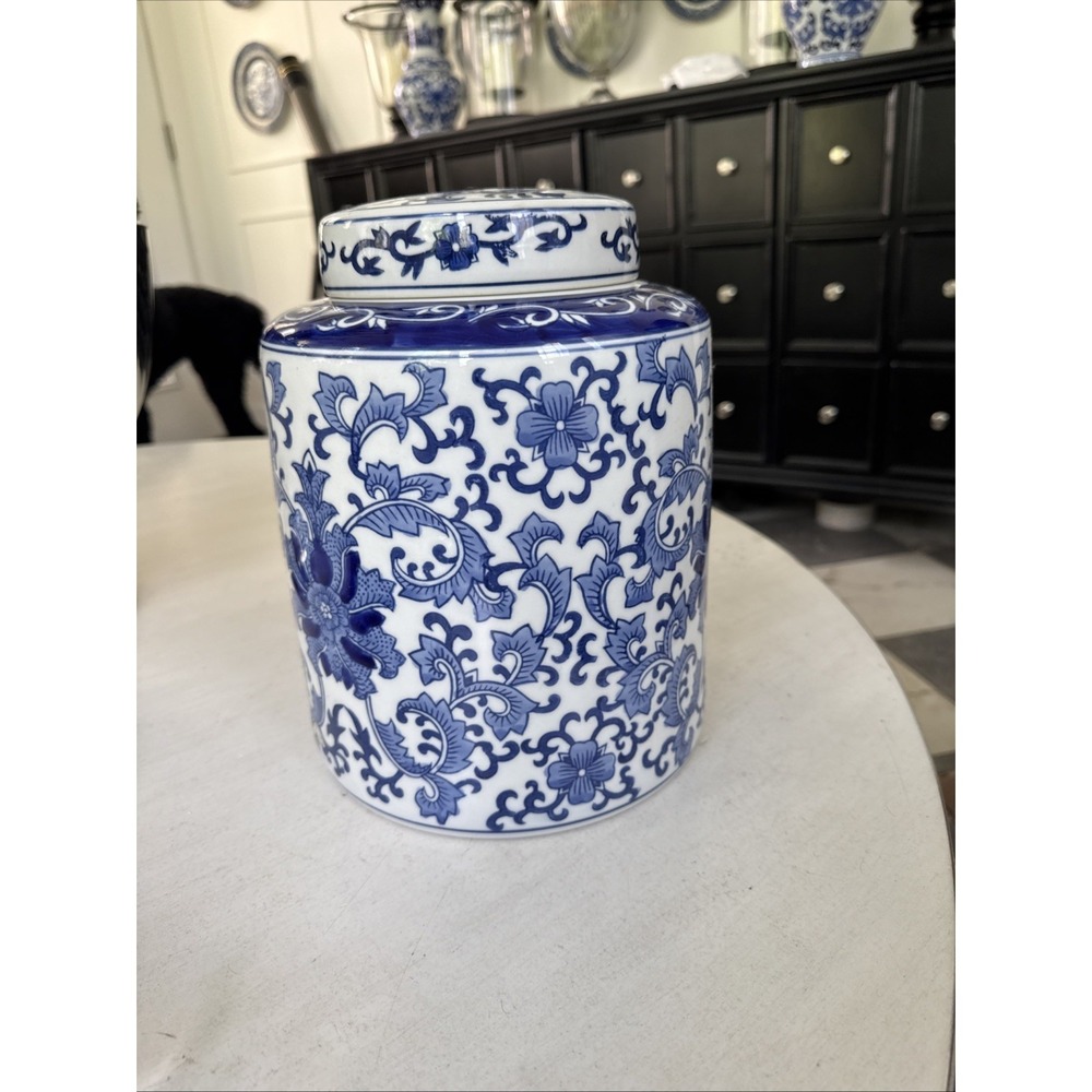 Blue And White Porcelain Chinoiserie Ginger Jar 10.5" Tall